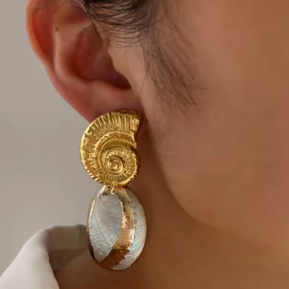 Natural Shell Oval Earrings